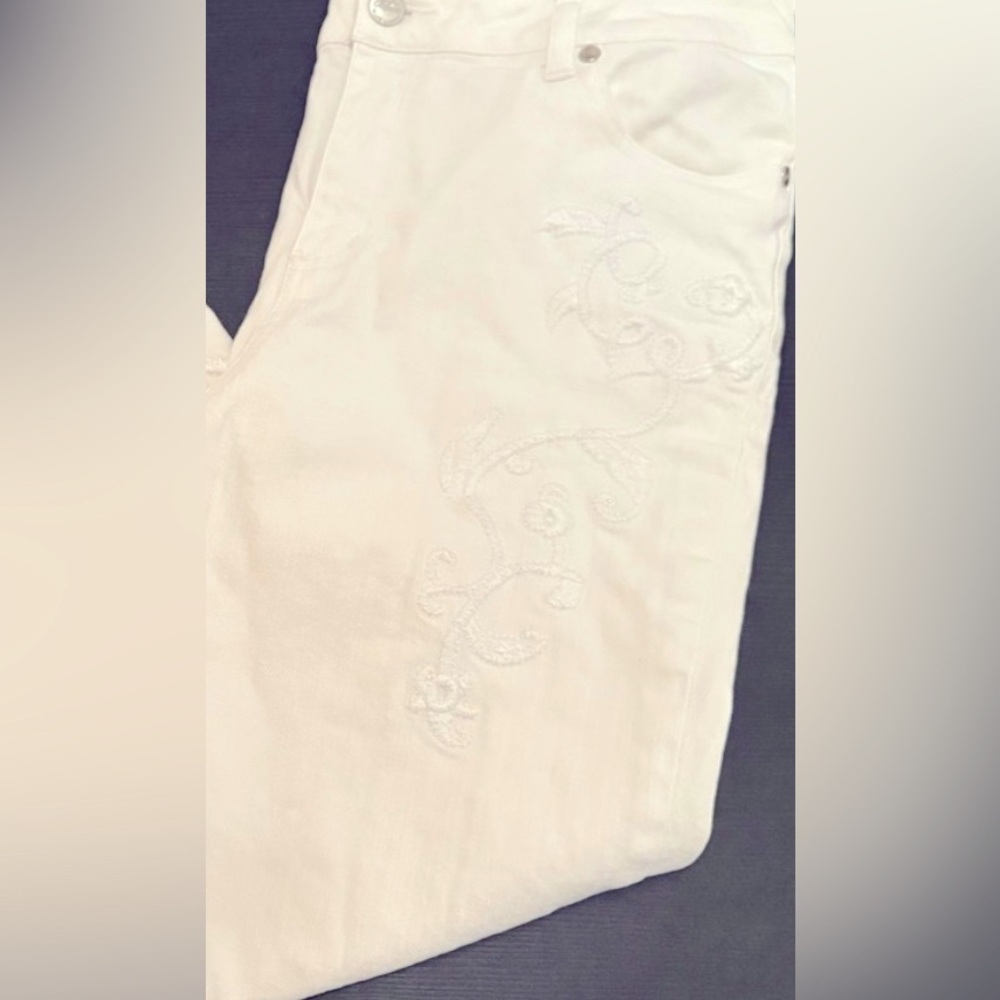 White House Black Market Blanc Floral Embroidered Wide Leg White Jeans Size 10S